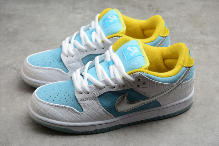 how the ftc x nike sb dunk low looks on-feet dh7687-400