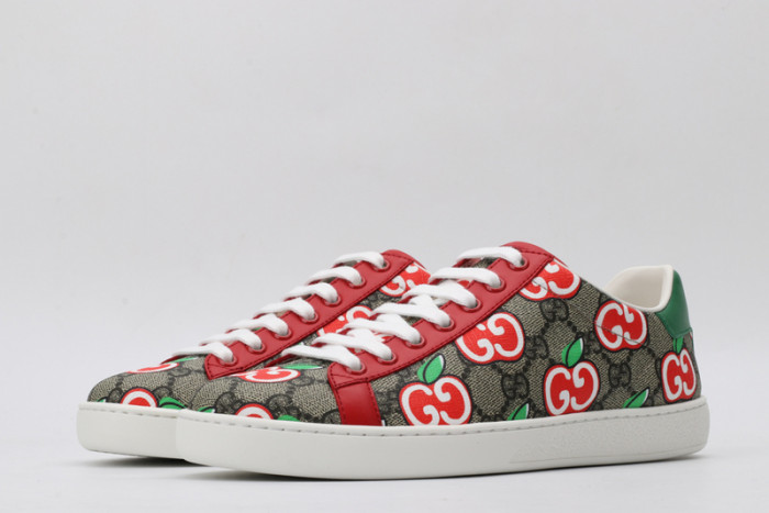 G*u*i* trainer sneaker45