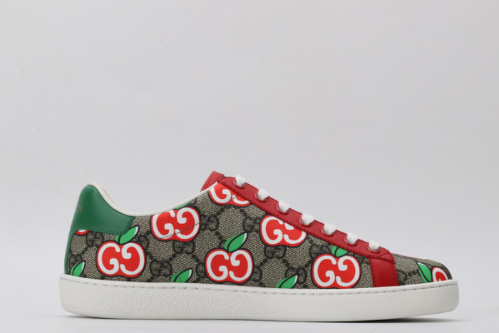 G*u*i* trainer sneaker45